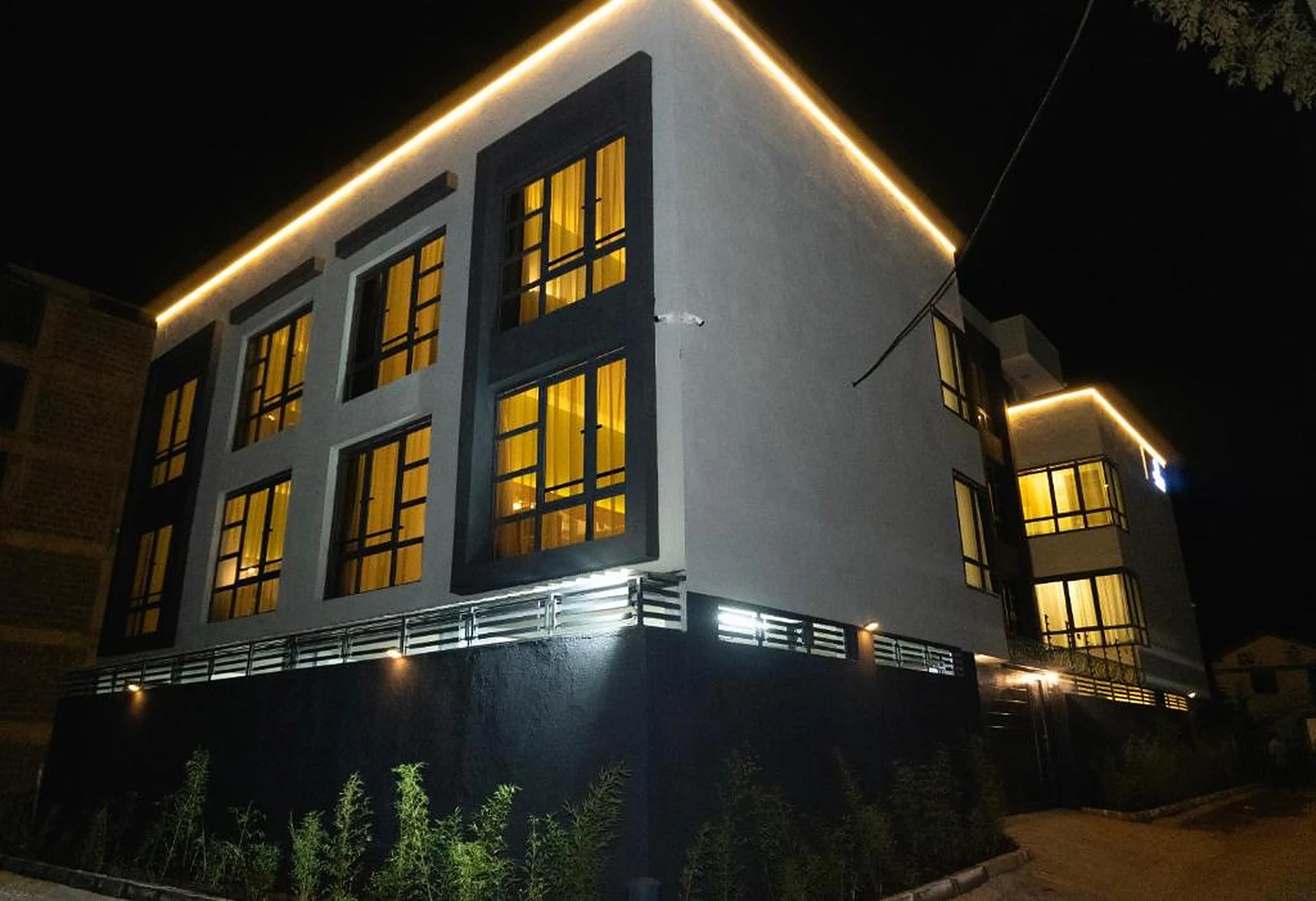 Amoria Boutique Hotel, exterior at night