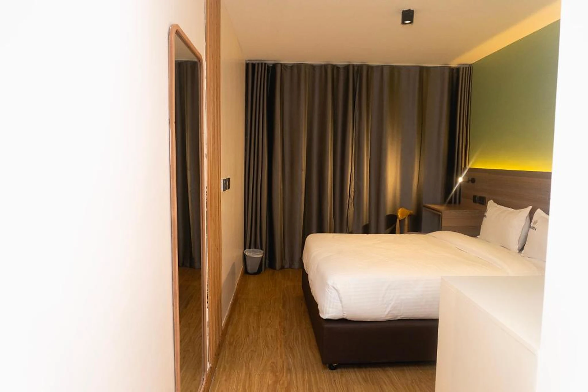 Amoria Boutique Hotel, room entry and mirror