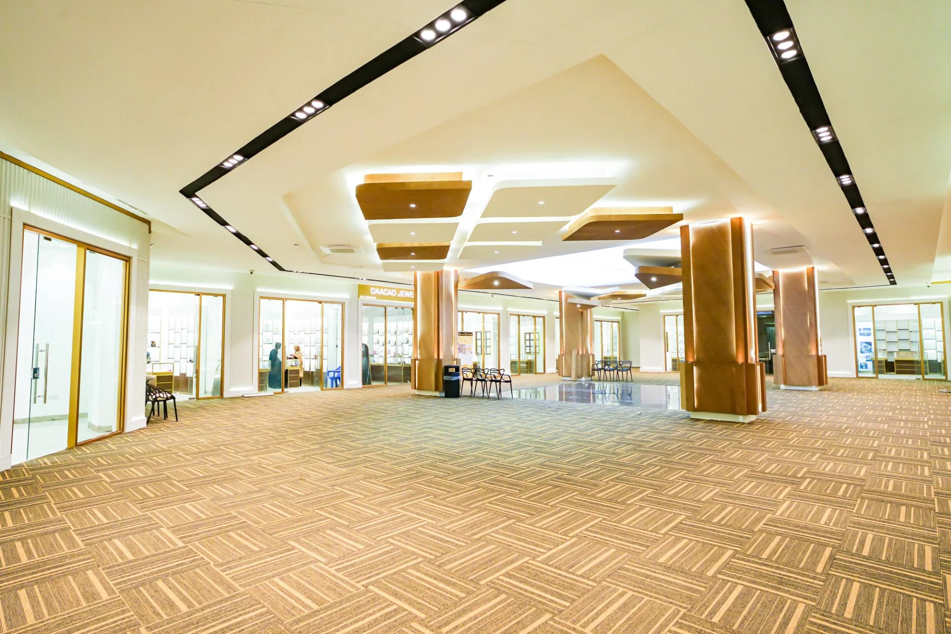 BBS Gold Souk, retail hall with sculpted ceiling rafts