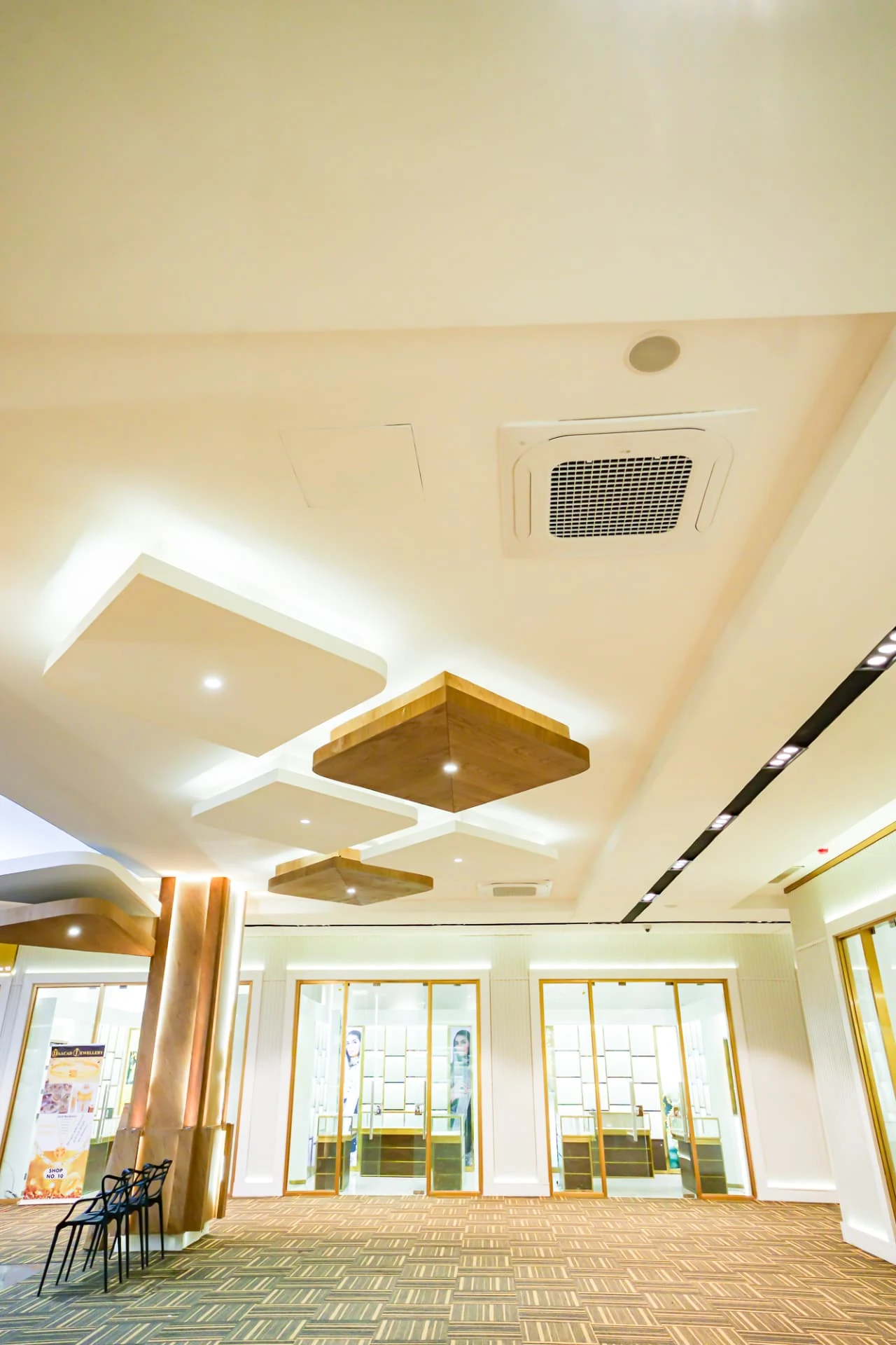 BBS Gold Souk, layered ceiling above the retail bays