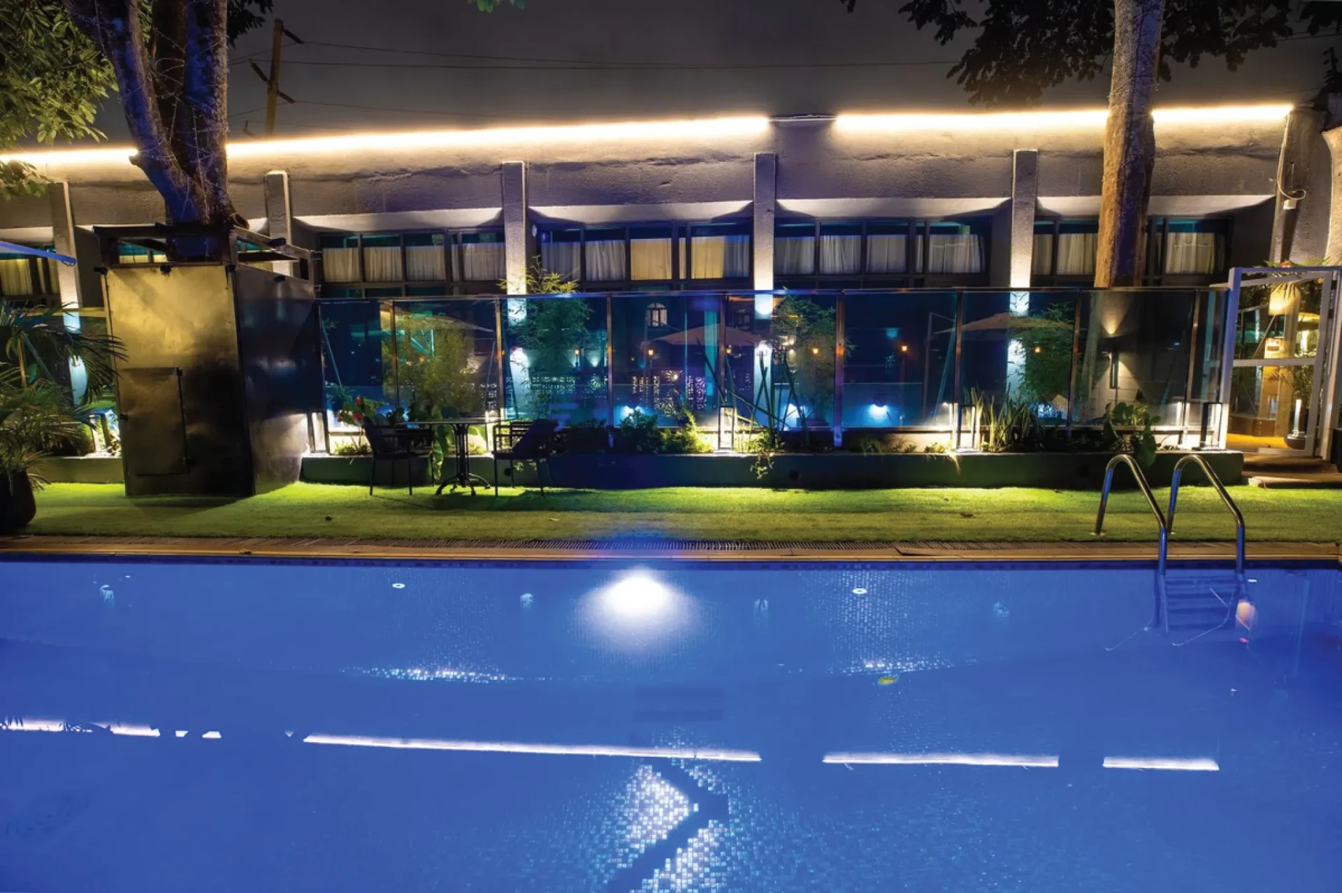 Gigiri Lion Villas poolside after dark