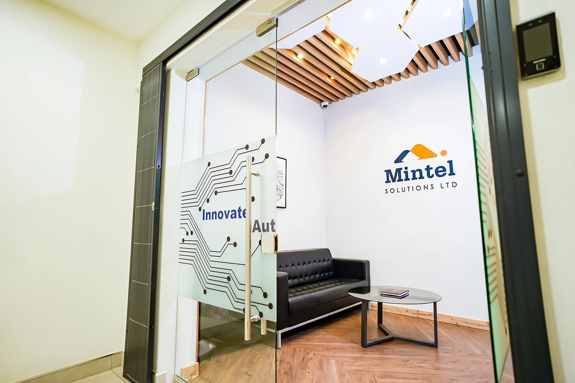 Mintel Solutions Ltd, Corporate interior by Sleek Fit Studio